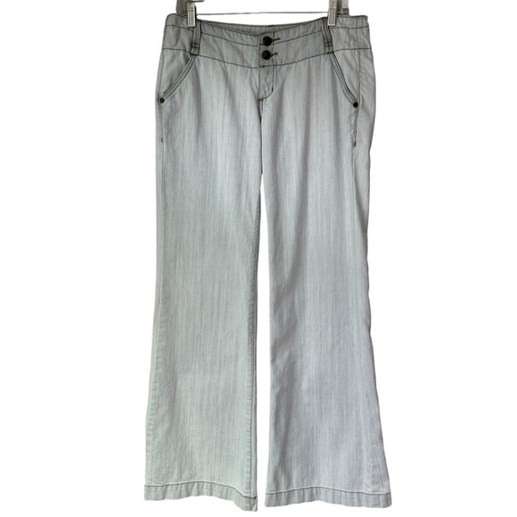 BCBGeneration Vintage 90s Light Denim Wide Leg Flare Jeans, 28 - Picture 1 of 13